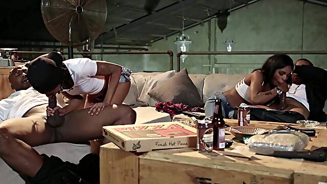 Insatiable black ladies are having a foursome