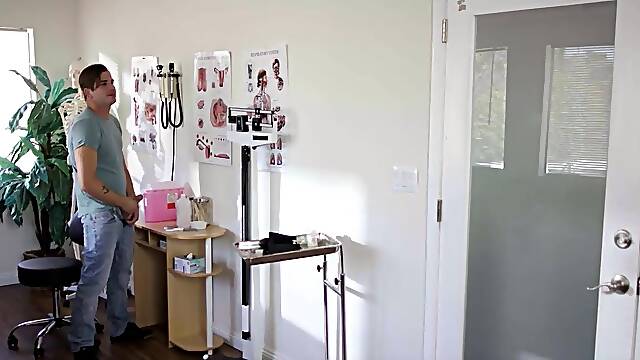 Large Titties mother I'd like to fuck Doctor Gives a Blow job To Her Patient After This babe Caught Him Masturbating