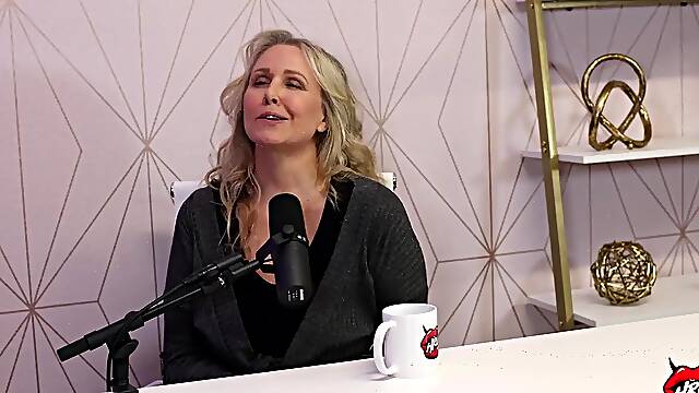 Julia Ann: Faking Cumshots, Banning Porn on Twitter, and How This babe Makes her Marriage Work